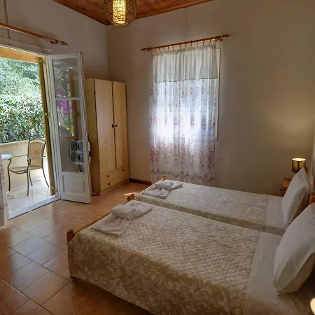 Mikeys Paleokastritsa